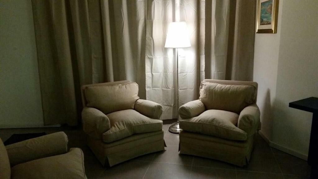 B&B Piazza Dante Nuoro Нуоро Екстер'єр фото