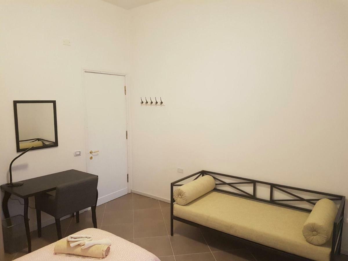 B&B Piazza Dante Nuoro Нуоро Екстер'єр фото